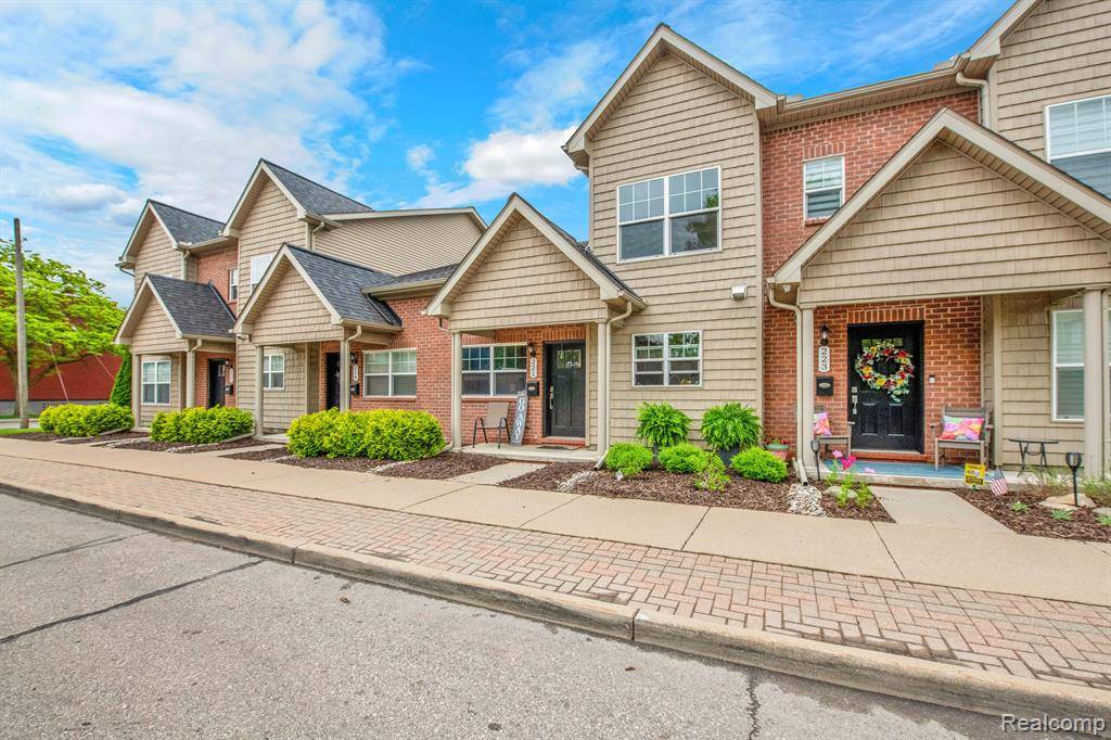 Wyandotte, MI 48192,221 OAK Street