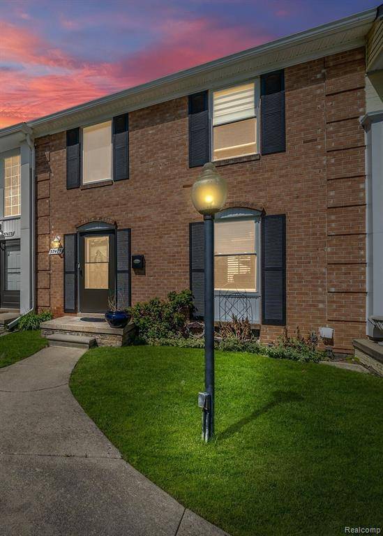 37475 CHARTER OAKS Boulevard, Clinton Twp, MI 48036