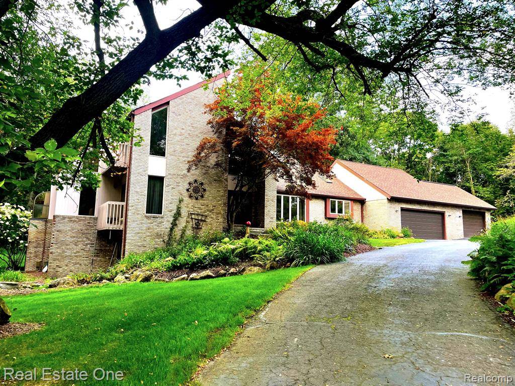 2862 FOXFIRE Drive, Milford Twp, MI 48380