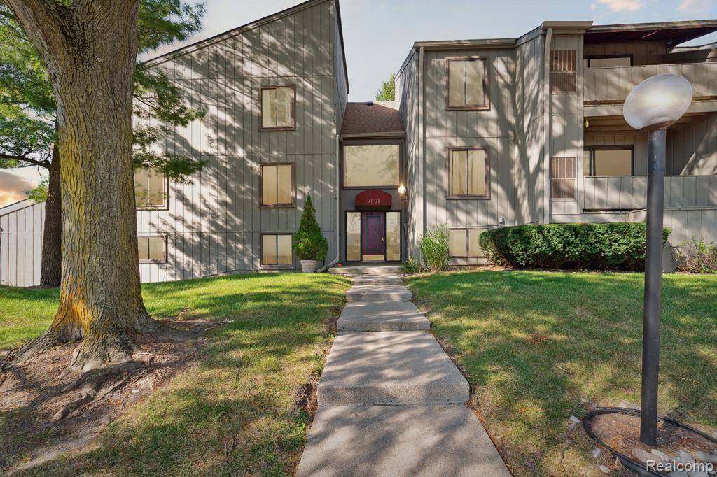 9601 BAYVIEW Drive #301, Ypsilanti Twp, MI 48197