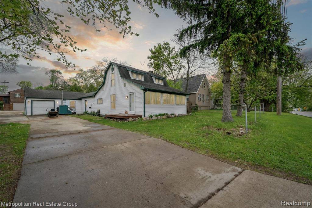 2349 N DUCK LAKE Road, Highland Twp, MI 48356