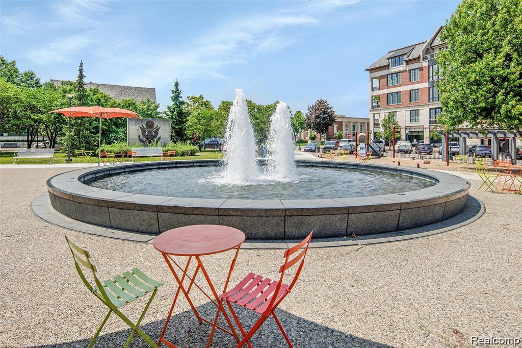 Birmingham, MI 48009,211 E Merrill 613