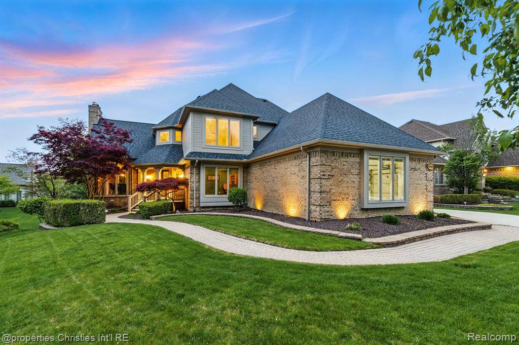 21005 DUNDEE Drive,  Novi,  MI 48375