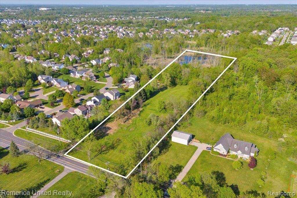 25100 MARTINDALE Road, Lyon Twp, MI 48178