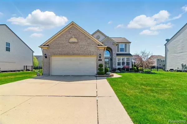 19092 HAZELTON Drive, Macomb Twp, MI 48042