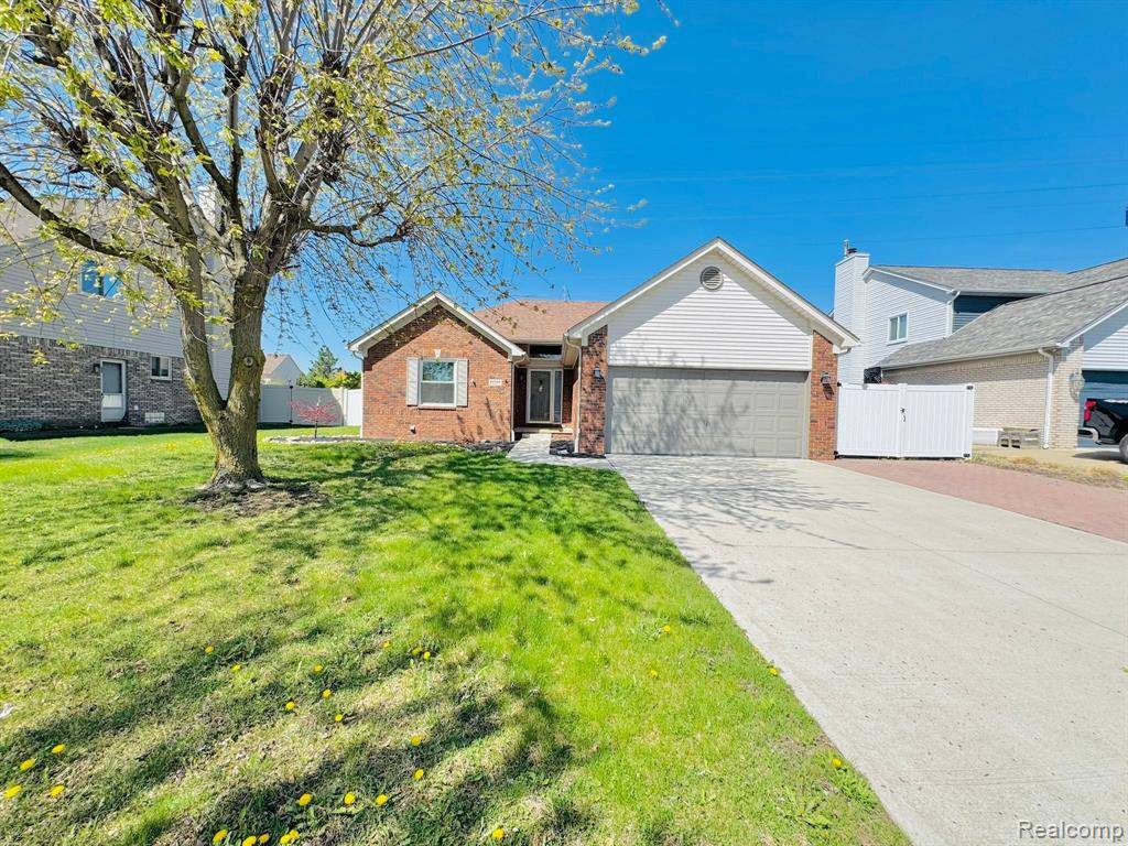 24520 FOXMOOR Boulevard, Woodhaven, MI 48183