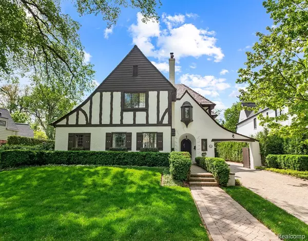404 LINDEN Road,  Birmingham,  MI 48009