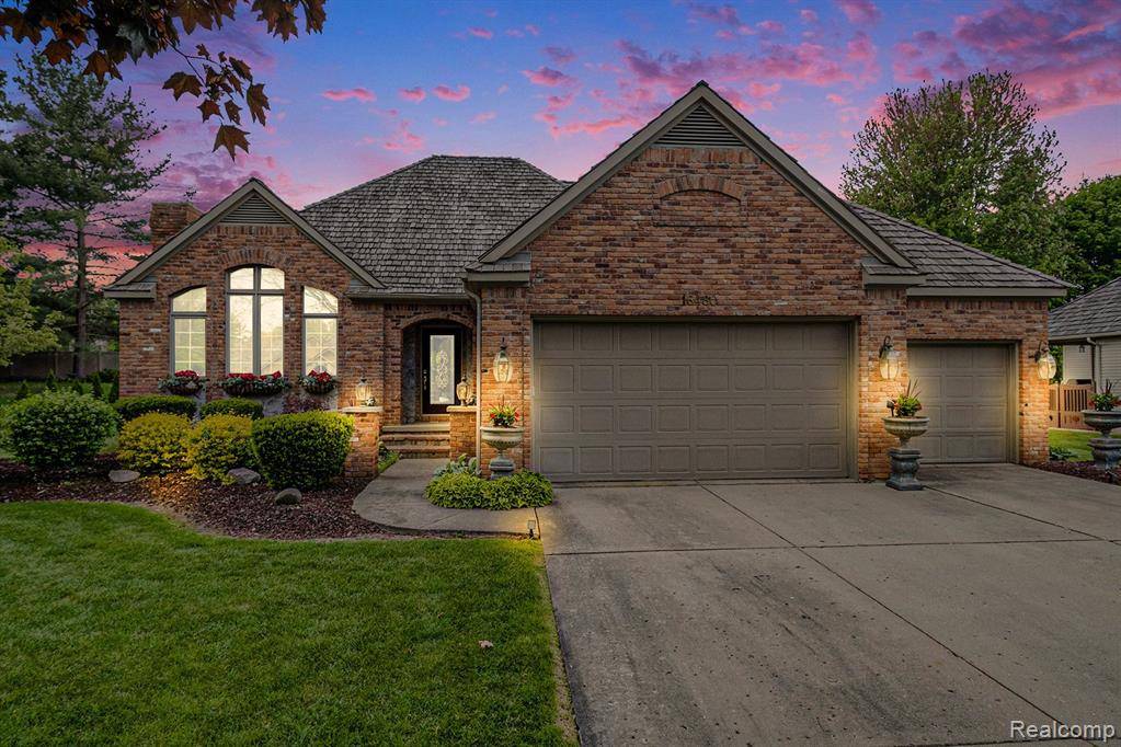 Fenton Twp, MI 48430,16480 DUSKLIGHT Drive