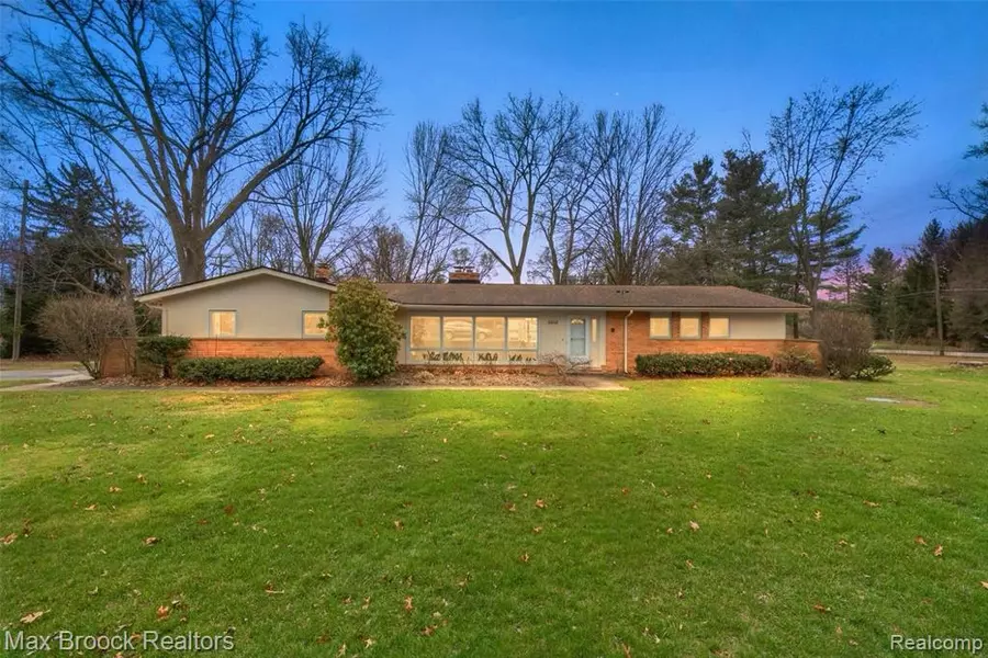 6606 VACHON Court, Bloomfield Twp, MI 48301
