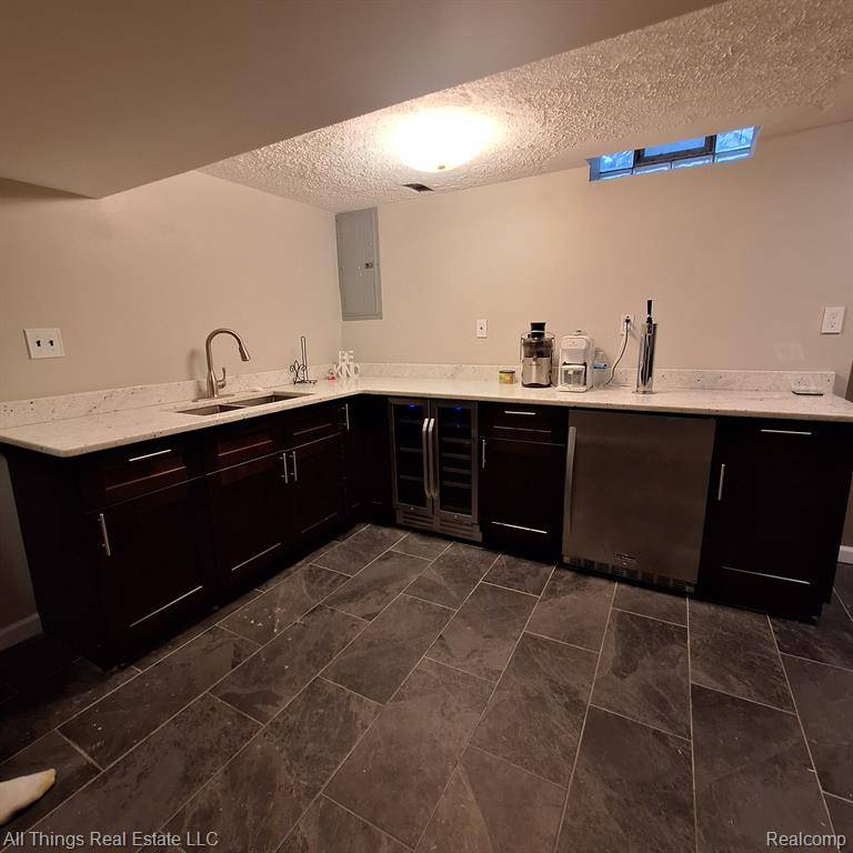 Southfield, MI 48076,21140 WINCHESTER Street