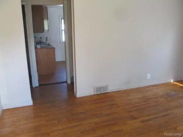 Redford Twp, MI 48240,18478 FOX