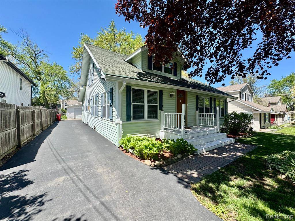 West Bloomfield Twp, MI 48324,2460 HOOVER Avenue