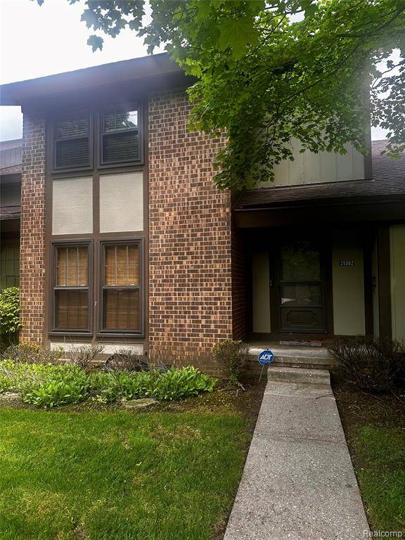 25062 OAKBROOKE Drive NW 25062 121, Southfield, MI 48033