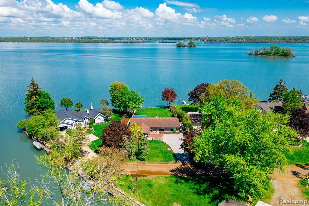 Grosse Ile Twp, MI 48138,27607 ELBA Drive