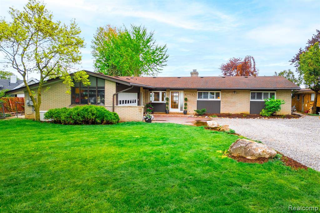 Grosse Ile Twp, MI 48138,27607 ELBA Drive