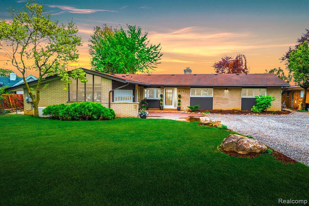 Grosse Ile Twp, MI 48138,27607 ELBA Drive