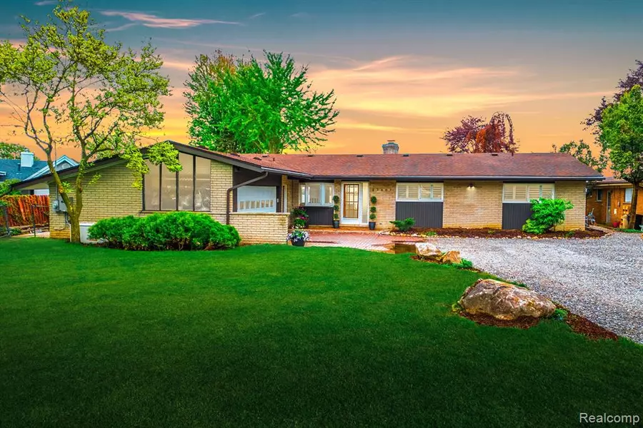 27607 ELBA Drive, Grosse Ile Twp, MI 48138