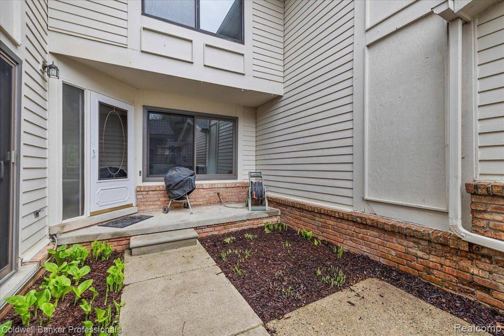 7020 Bridge Way Unit 14, West Bloomfield Twp, MI 48322