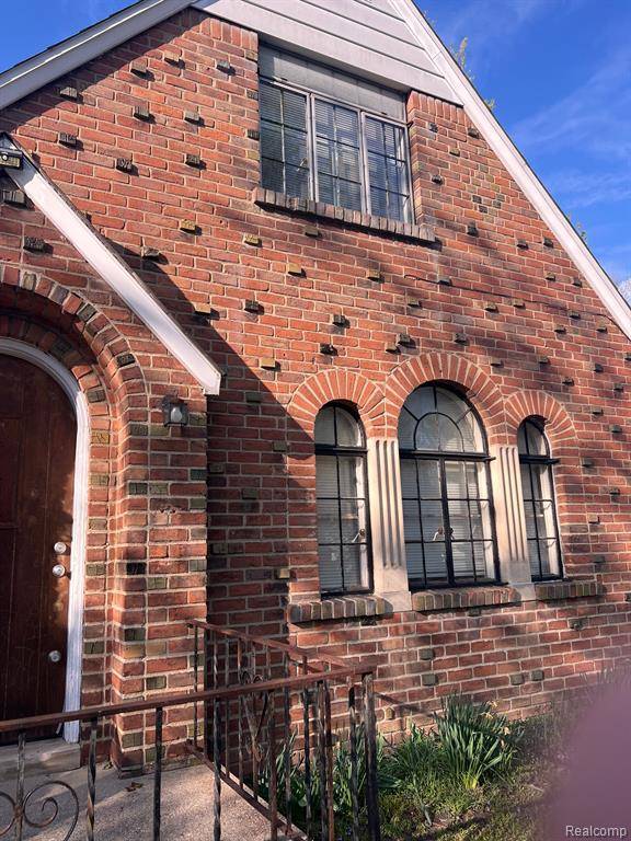 2424 THOMAS Street, Flint, MI 48504