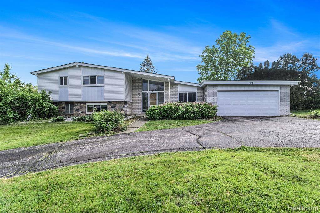 5590 PEMBURY Lane, West Bloomfield Twp, MI 48322
