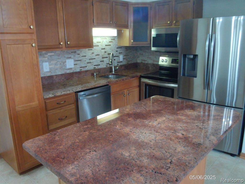 Macomb Twp, MI 48044,15765 BALFOUR Drive