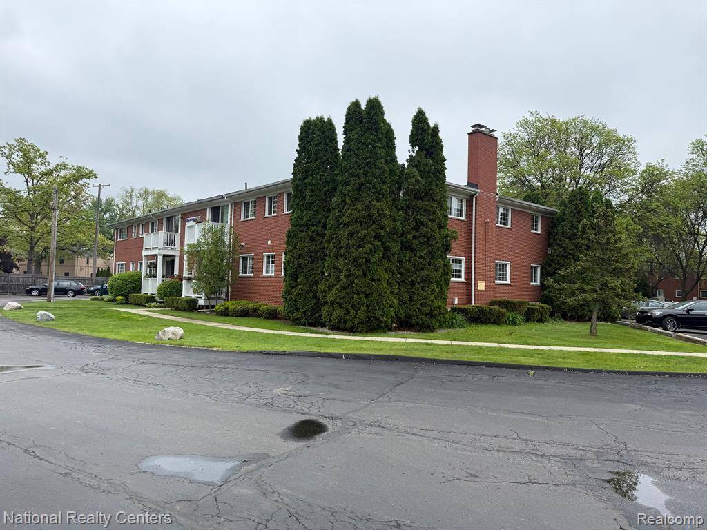 475 N ETON Street C7, Birmingham, MI 48009