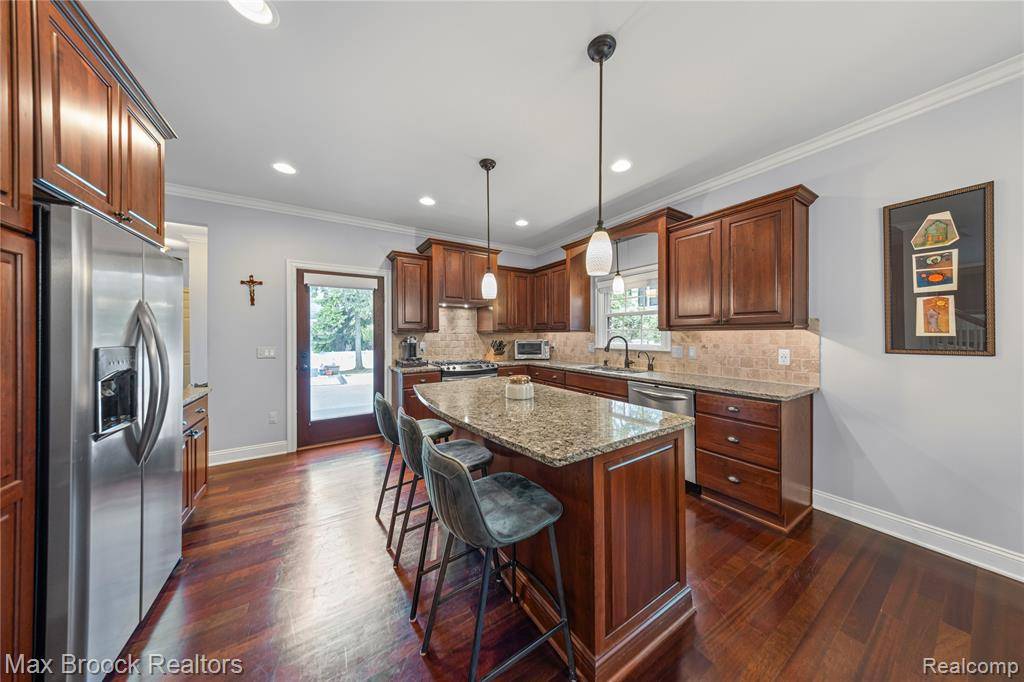 Birmingham, MI 48009,2534 BUCKINGHAM Avenue