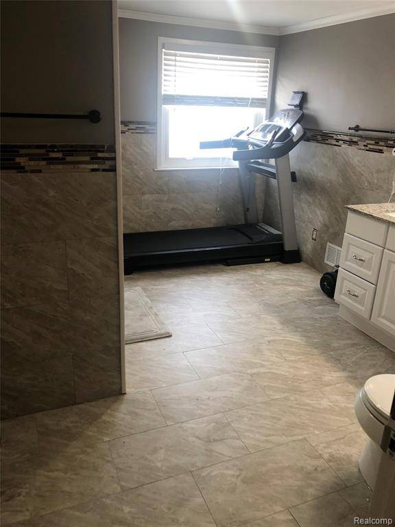 Dearborn Heights, MI 48125,4715 CULVER Street