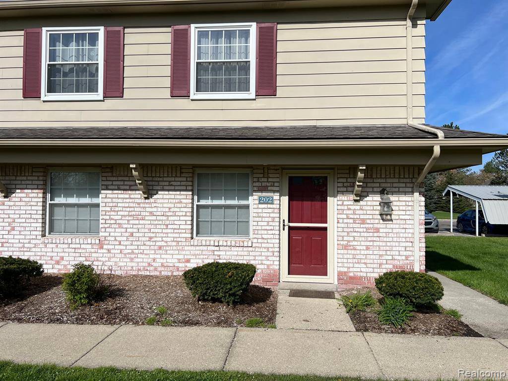 202 PRINCETON Drive, South Lyon, MI 48178