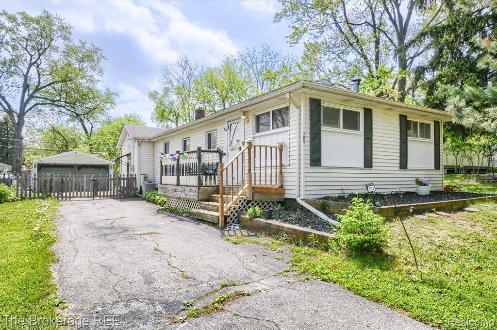 703 CEDARLAWN Road, Waterford Twp, MI 48328