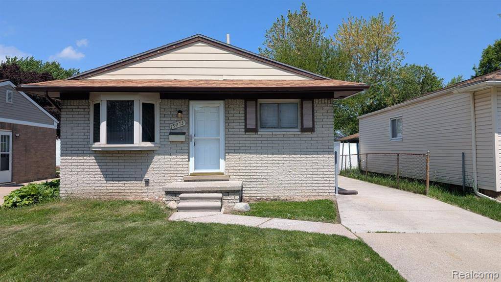 19273 WEBSTER Street, Clinton Twp, MI 48035