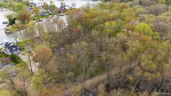 Lot 1 DUNLAVY Lane, Hamburg Twp, MI 48189