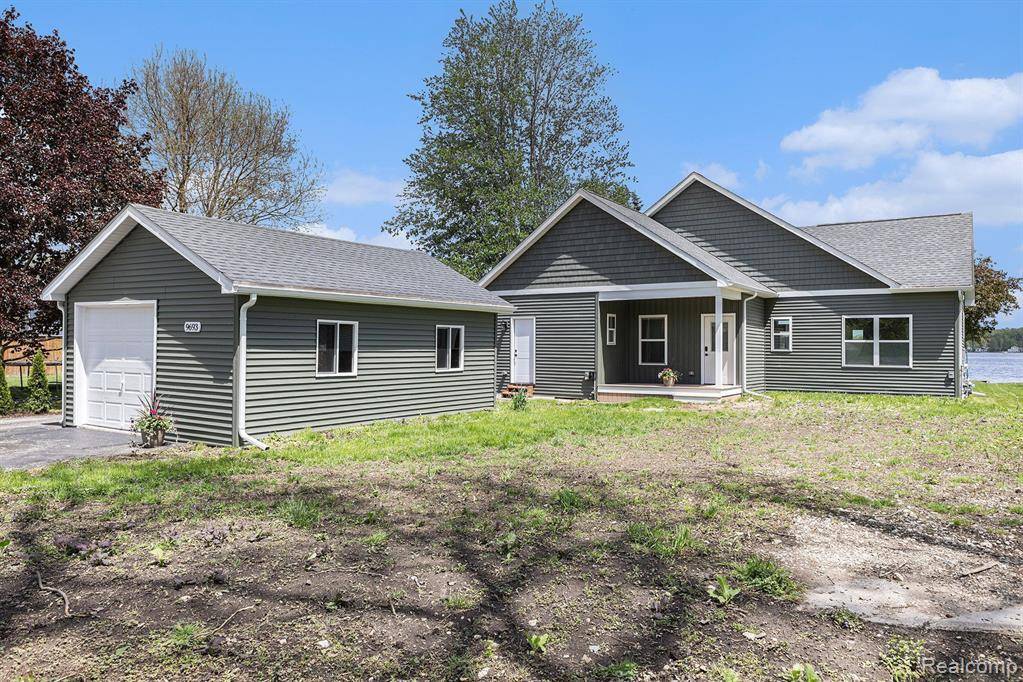 Hamburg Twp, MI 48143,9693 BEVERLY Drive