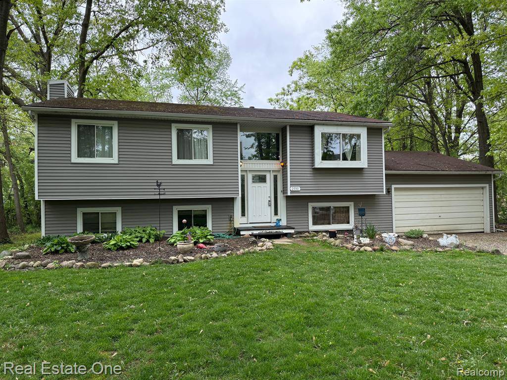 2590 EDGEMERE Street, Commerce Twp, MI 48382