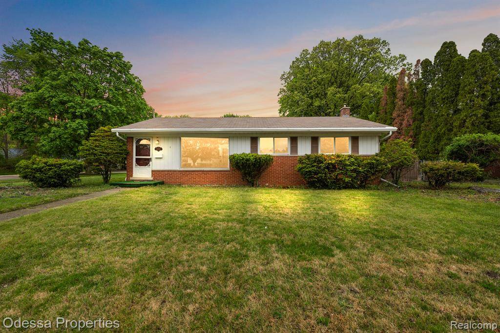 32038 PEMBROKE Street, Livonia, MI 48152