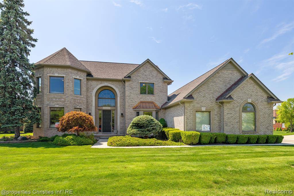 40387 EMERALD Lane E, Clinton Twp, MI 48038