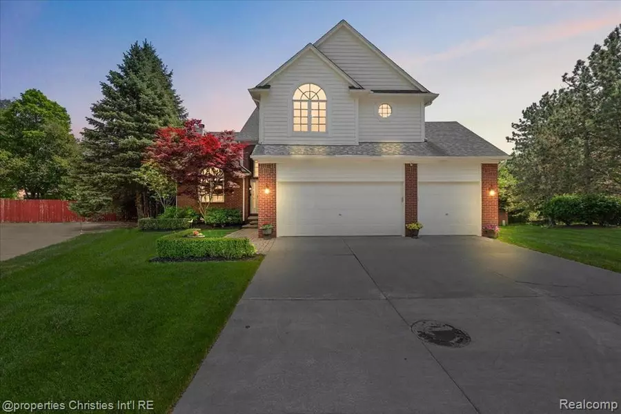 19880 IRVING Drive, Livonia, MI 48152