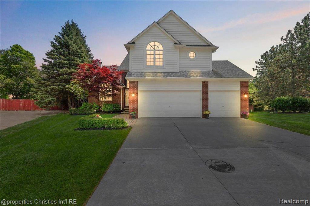 19880 IRVING Drive, Livonia, MI 48152