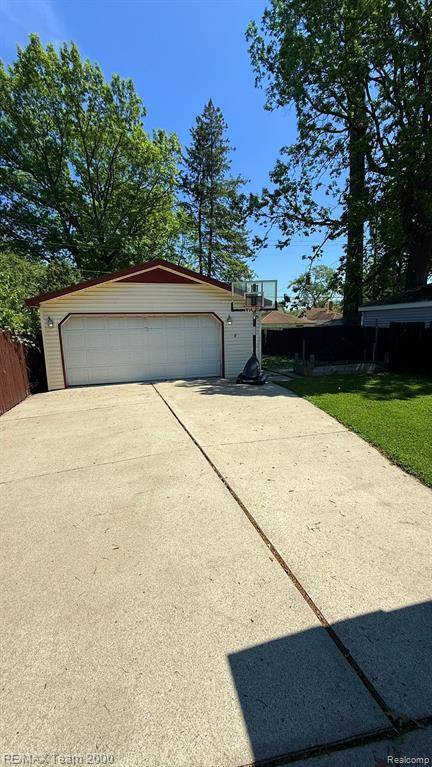 Dearborn Heights, MI 48125,4425 WESTPOINT Street