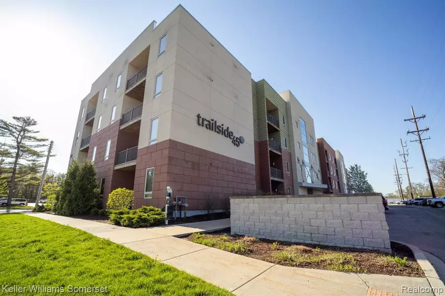 630 S GARFIELD Avenue 107, Traverse City, MI 49686