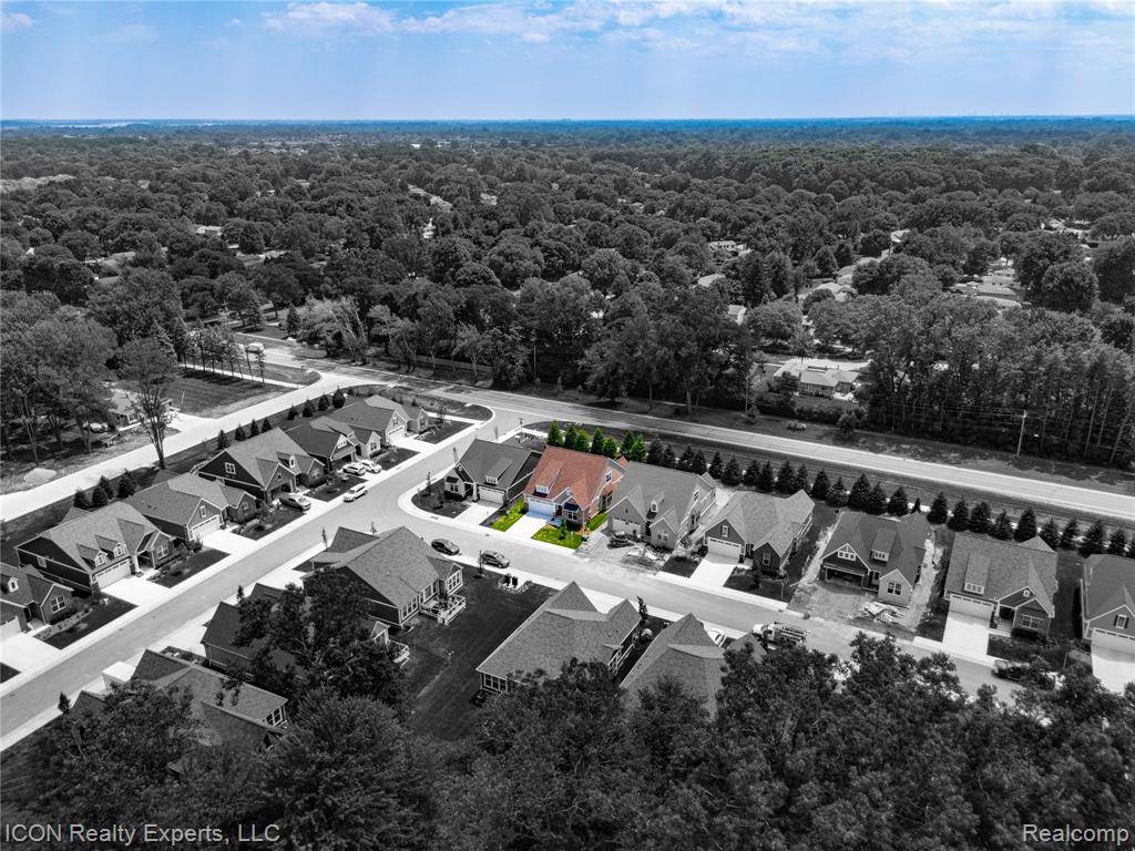 2396 Pondview Lane, Troy, MI 48085