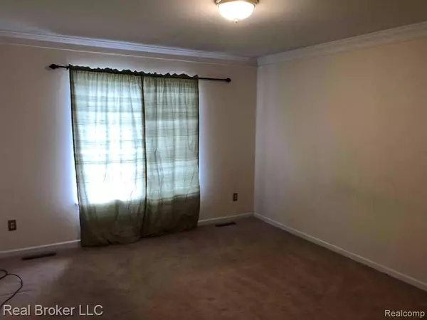 Bloomfield Twp, MI 48304,430 FOX HILLS Drive N A-5