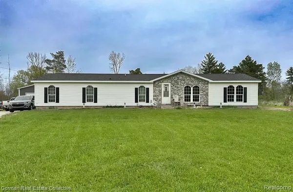 1076 N LAKESHORE Road, Harbor Beach, MI 48441