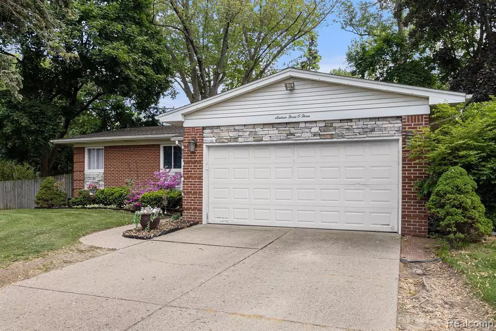 Livonia, MI 48154,16303 POLLYANNA Street