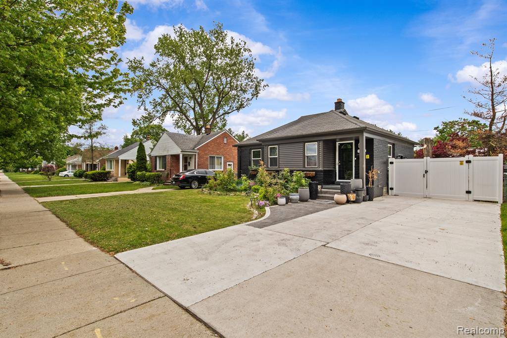 Royal Oak, MI 48073,1005 W 12 Mile Road