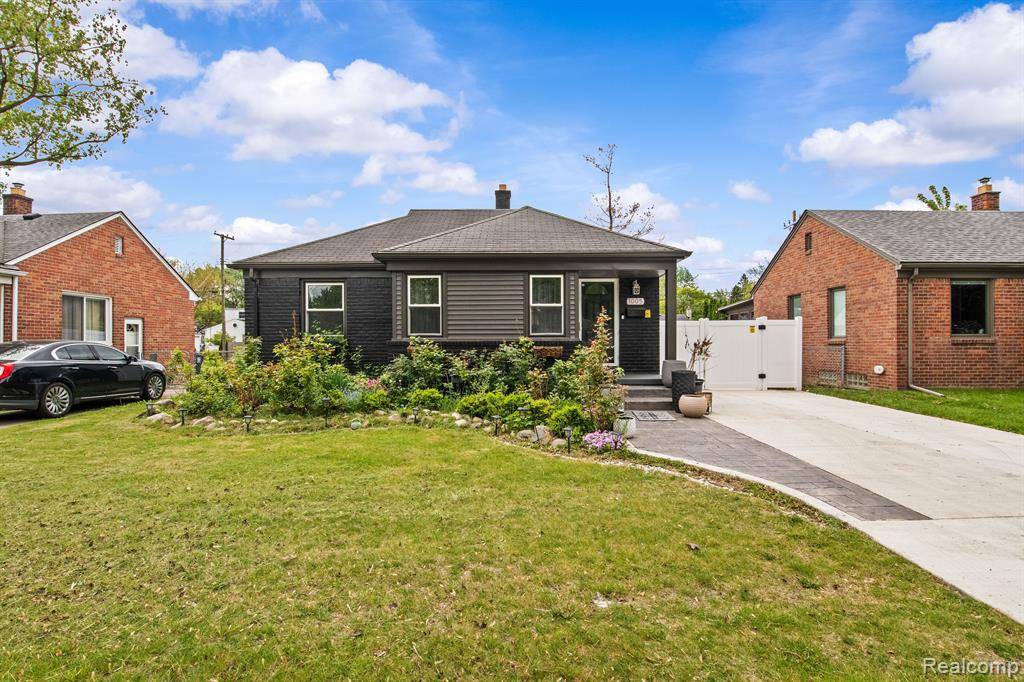 Royal Oak, MI 48073,1005 W 12 Mile Road