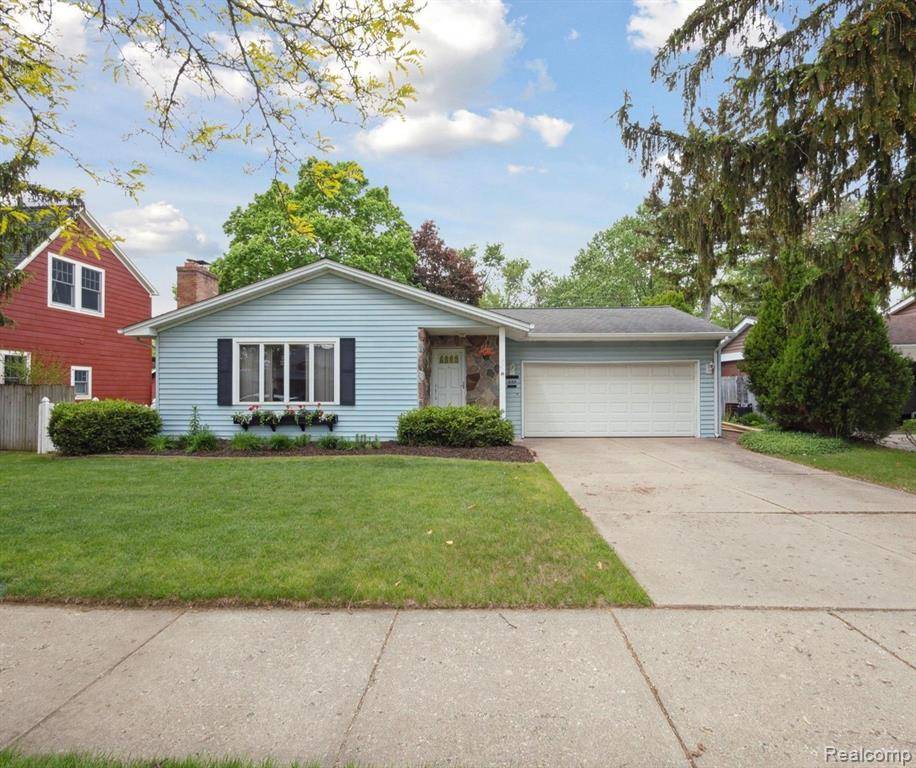 232 MONT EAGLE Street, Milford Vlg, MI 48381