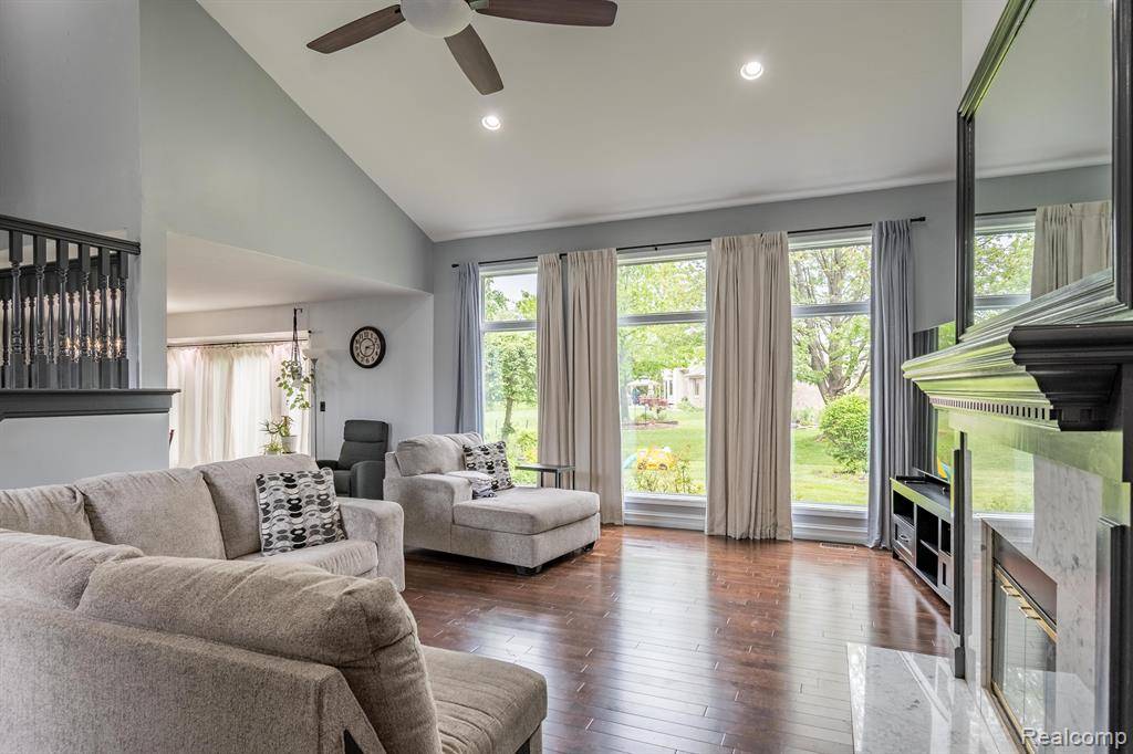 Sterling Heights, MI 48314,42739 POND VIEW Drive