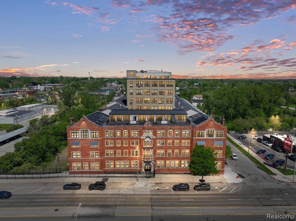 6533 E JEFFERSON Avenue 413W, Detroit, MI 48207