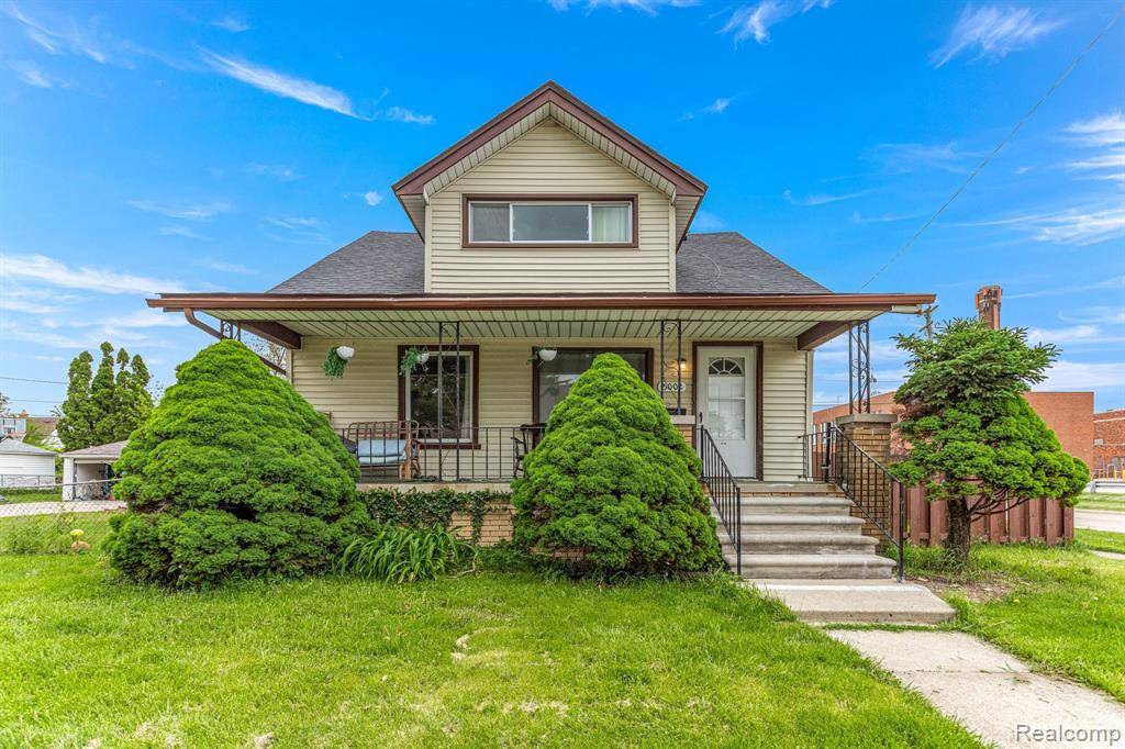 5002 MEAD Street, Dearborn, MI 48126